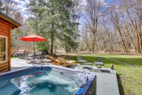 Peaceful Rhododendron Cabin w/ Fire Pit & Hot Tub! - Image 2