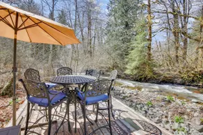 Peaceful Rhododendron Cabin w/ Fire Pit & Hot Tub! - Image 3