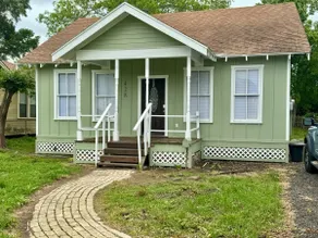 Bright & Airy 2BR 1BA Home Near The Riverfront - Image 2