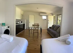 Studio house Unit in Dundas Valley - Image 5
