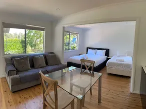 Studio house Unit in Dundas Valley - Image 2