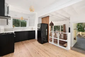 Bungalow 127 at Avalon pde, 800m walk to beach - Image 4
