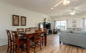 Schöne 6-Zimmer-Wohnung in Cherry Grove! - Image 2