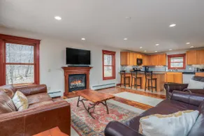 Serene 4-BR Retreat 11-min to Okemo - Image 3