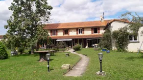 Spacious house with large garden in Valdivienne - Image 2