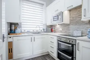 Belle Vue Court - 2 Bedroom Apartment - Tenby - Image 3