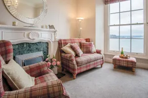 Belle Vue Court - 2 Bedroom Apartment - Tenby - Image 2