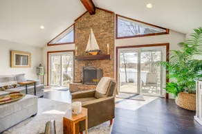 Lakefront Lake Oconee Home: Boat Dock + Hot Tub - Image 4