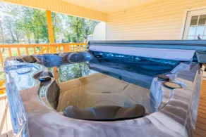 Modern Lakeside Retreat - Image 4