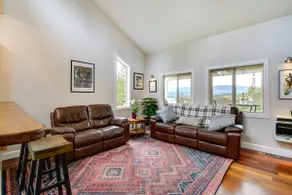 Port Townsend Home: Spacious Yard & Mountain Views - Image 4