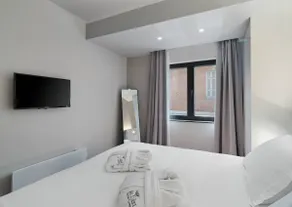 Eco-Deluxe-Apartment-Ensuite mit Dusche-Balkon - Image 2