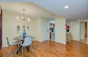 3 Bedrooms Spacious Central Condo w Pool - Image 2