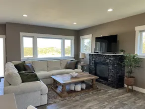 A Bayside Beach House - Game room and hot tub - Image 3