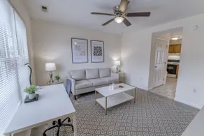 Peaceful Apartment with Pool, Gym and Laundry - Image 2