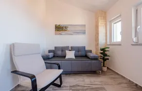 3 Bedroom Cozy Apartment In Prizna - Image 5