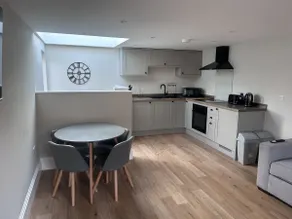 Modern-House-Private Bathroom-No View - Image 2