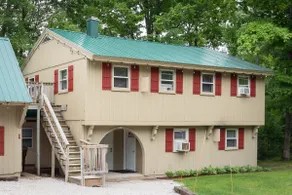 Santa's Shack Triplex - near Pictured Rocks - Image 3