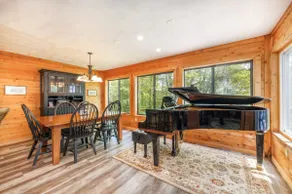 HV Woodside Retreat with a Grand Piano - Image 3