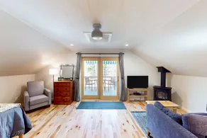 Half-mile to Crystal Lake! Couples Retreat w/ Deck - Image 2