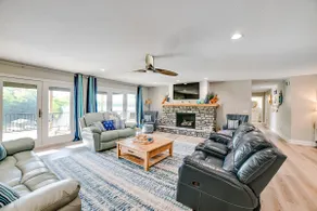 Beautiful Kentucky Lake Getaway w/ Dock & Deck! - Image 4