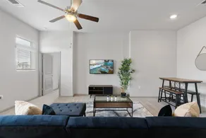 2B2B LUX Apt Near Heart of Austin w/Pool & Parking - Image 2