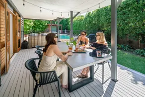 Battery Hill Pet-Friendly Poolside Paradise - Image 2