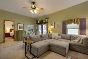 Carp's Cabin: 2 Bedroom Farmhouse Bungalow - Image 4