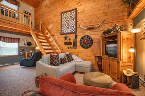Elwood Loft cabin for 4: Hot tub + 3 horse stalls - Image 5