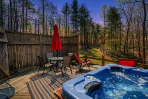 Elwood Loft cabin for 4: Hot tub + 3 horse stalls - Image 2