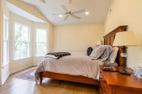 Luxury Waterfront Home Pier Mins to DTA - Image 4