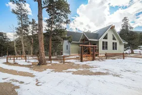 Pines & Peaks Cabin | 10 min to RMNP | Hot tub - Image 3