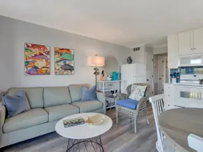 Cozy Beach and Racquet Condo | Heated Pool Access - Image 5