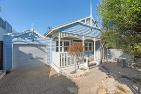 Swyn Y Mor Riverside Cottage Haven - Image 4