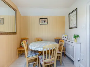 Beautiful Stamford Townhouse with River Views - Image 4
