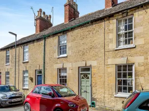 Beautiful Stamford Townhouse with River Views - Image 2