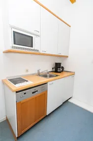 Bright 2-room apartment with roof terrace - Image 5