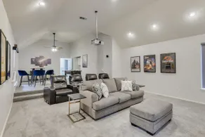 Luxurious Home w Cinema Room & Private Pool - Image 3