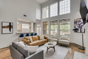 Luxurious Home w Cinema Room & Private Pool - Image 2