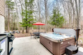 Pocono Lake House Hideaway: Hot Tub & Theater Room - Image 3