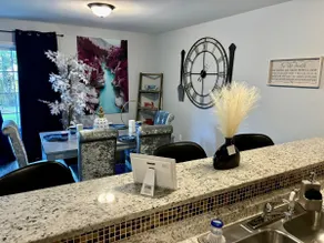 Cozy 3BR/3BA Gainesville Getaway w/ Parking - Image 4
