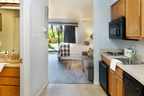 Cozy Waterfront Studio Condo • Beach, Boat Rentals - Image 2