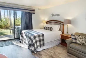 Cozy Waterfront Studio Condo • Beach, Boat Rentals - Image 3