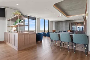 Lincoln Park Getaway: Skyline Views & Luxury - Image 5