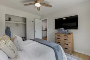 NEW! Comfy 1 Bedroom Flat I Hollywood Suites - Image 5