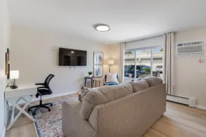 NEW! Comfy 1 Bedroom Flat I Hollywood Suites - Image 2
