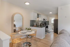 NEW! Comfy 1 Bedroom Flat I Hollywood Suites - Image 4
