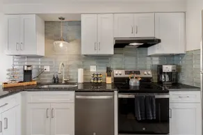 NEW! Comfy 1 Bedroom Flat I Hollywood Suites - Image 3