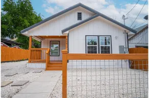 Spacious Delightful 4 BR 3 BA Close to Downtown - Image 2