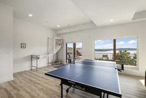 home w/ 4000+ sqft, hot tub, & great lake views! - Image 4