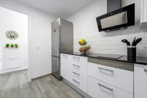 Modern and sunny apartment - Image 3